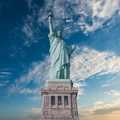 Study in USA - Statue of Liberty symbolizing education and opportunity in America