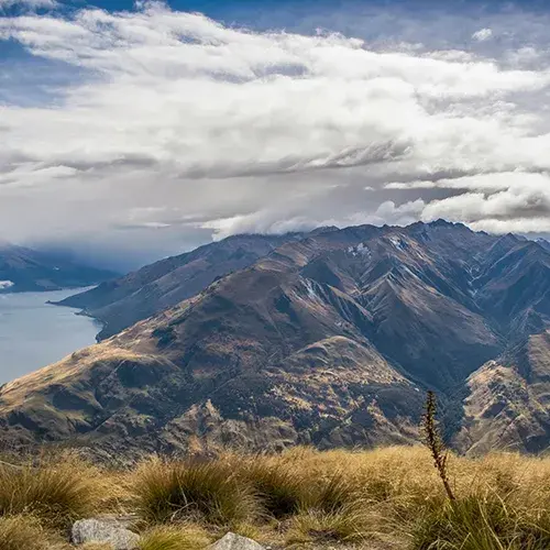 Study abroad in New Zealand and enjoy the breathtaking view of mountains and lakes